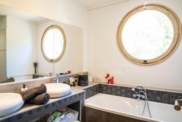 Villa Aprile Saint-Étienne-du-Grès Extérieur photo