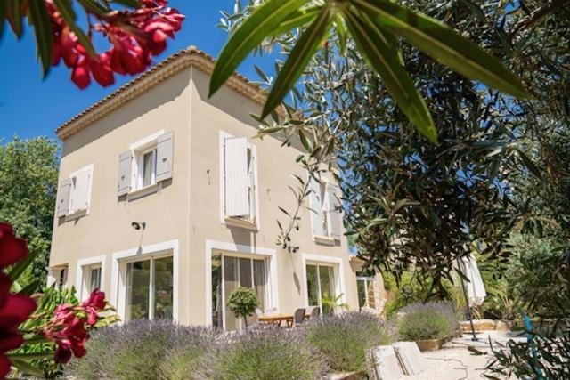Villa Aprile Saint-Étienne-du-Grès Extérieur photo