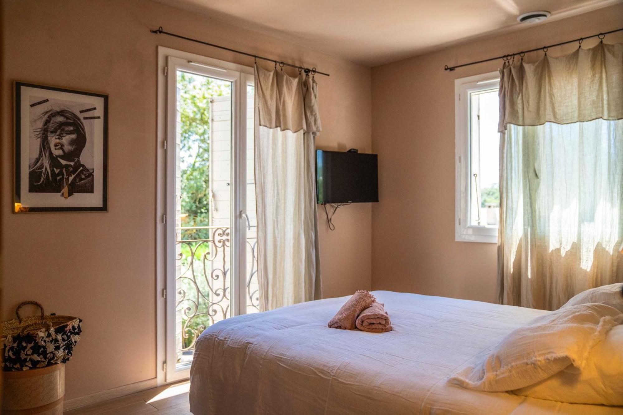 Villa Aprile Saint-Étienne-du-Grès Extérieur photo
